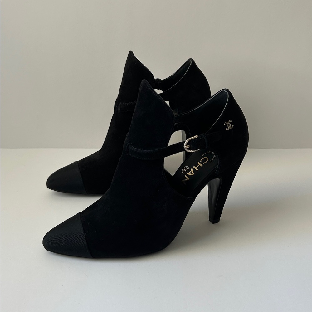 CHANEL Black Suede Heels with Silver Accents - Picture 1 of 4